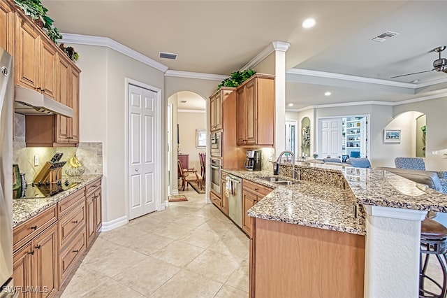 kitchen with visible vents, a peninsula, a sink, stainless steel oven, and open floor plan