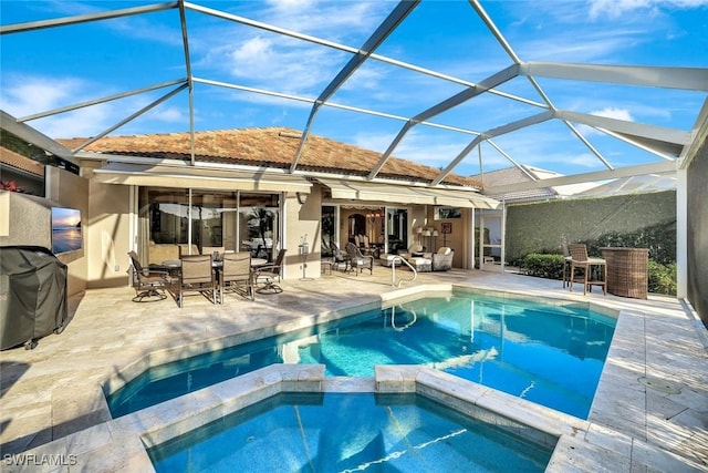 view of swimming pool with outdoor dining space, area for grilling, a patio area, and a pool with connected hot tub