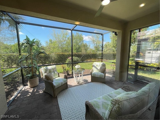 sunroom with ceiling fan