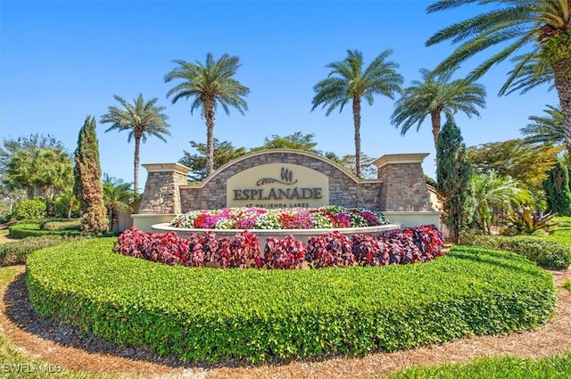 view of community / neighborhood sign