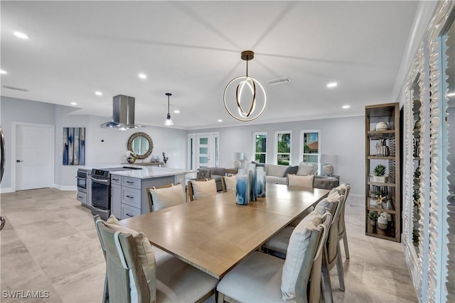 dining room with recessed lighting, visible vents, crown molding, and baseboards