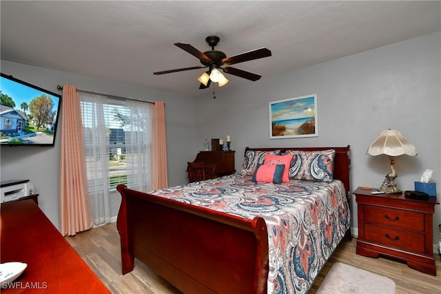 bedroom featuring wood finished floors and a ceiling fan