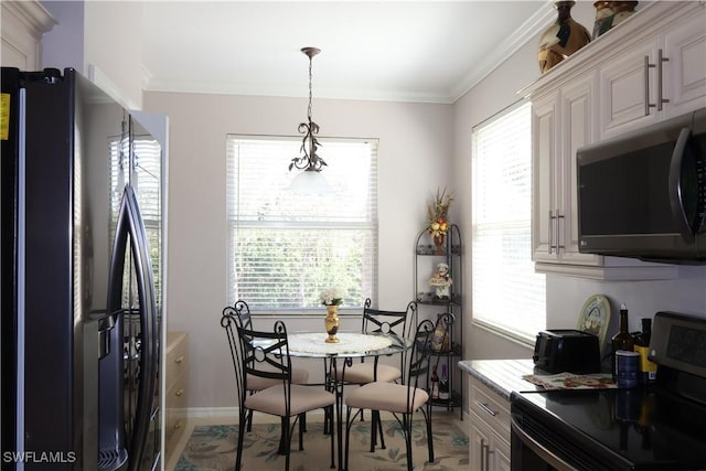 dining area featuring baseboards and crown molding