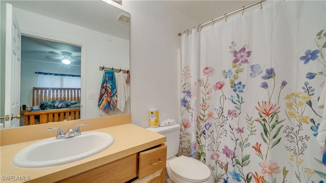 bathroom featuring visible vents, a shower with curtain, toilet, ensuite bath, and vanity