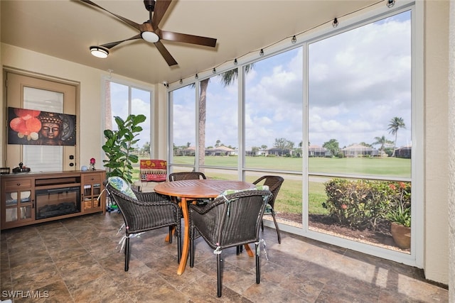 sunroom featuring a ceiling fan