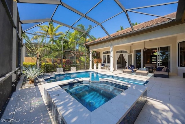 view of swimming pool with an outdoor living space, a pool with connected hot tub, ceiling fan, and a patio area