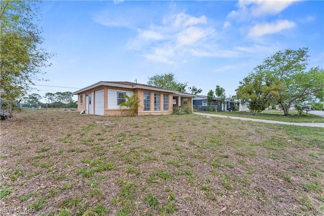 mid-century home with a front lawn