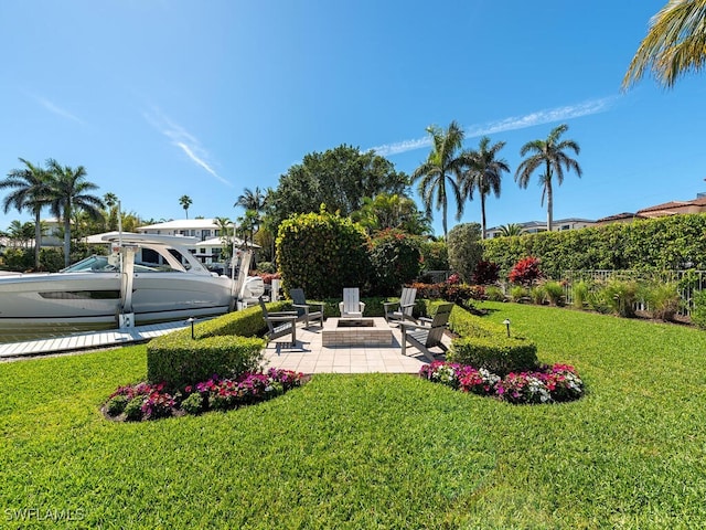 view of yard featuring a patio