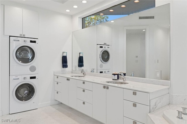 full bathroom featuring stacked washer and dryer, recessed lighting, visible vents, and a sink