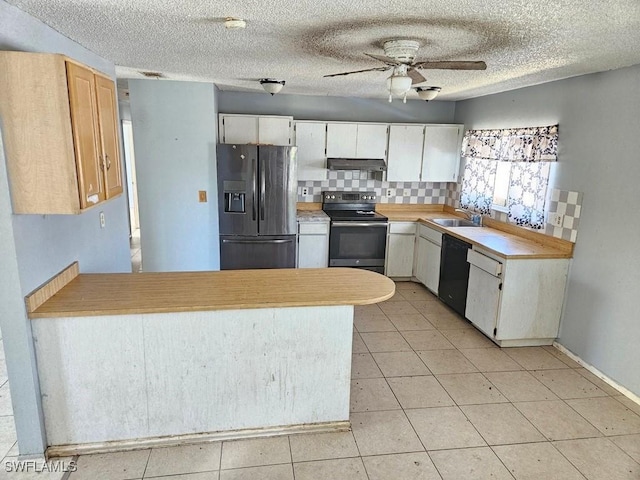 kitchen with tasteful backsplash, ceiling fan, appliances with stainless steel finishes, a peninsula, and light countertops