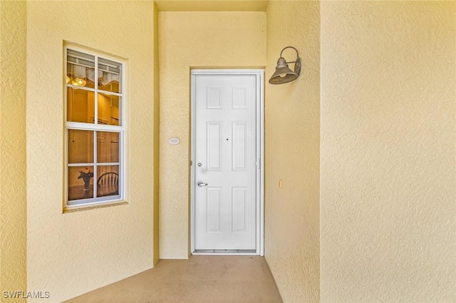 view of exterior entry with stucco siding