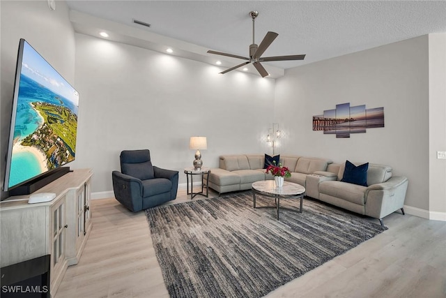 living area with light wood-style floors, recessed lighting, ceiling fan, and baseboards