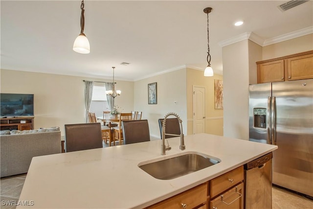 kitchen featuring visible vents, a sink, stainless steel appliances, pendant lighting, and open floor plan