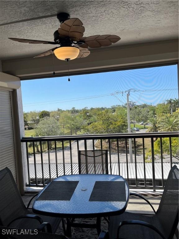 balcony featuring a ceiling fan