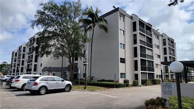 2121 Collier Ave Unit 405, Fort Myers, FL 33901 - view of property with uncovered parking
