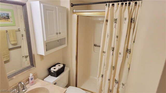 2121 Collier Ave Unit 405, Fort Myers, FL 33901 - bathroom featuring a sink, toilet, and curtained shower