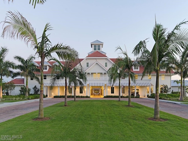 view of front of house featuring a front yard and decorative driveway