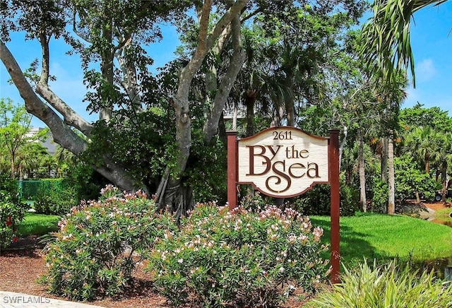 view of community / neighborhood sign