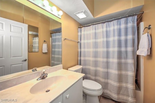 bathroom featuring toilet, visible vents, a shower with shower curtain, and vanity