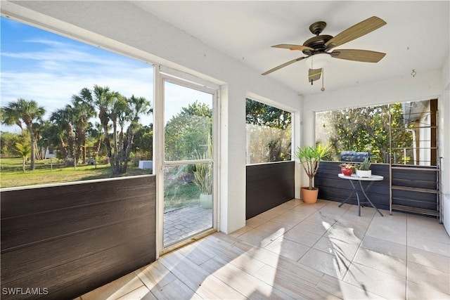 sunroom / solarium featuring ceiling fan