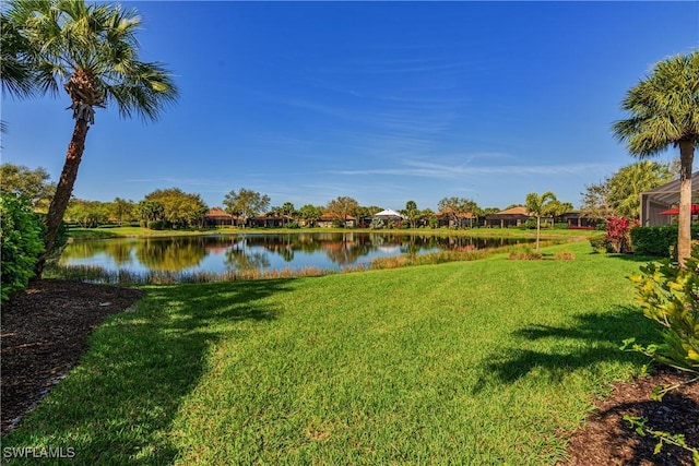 view of yard featuring a water view