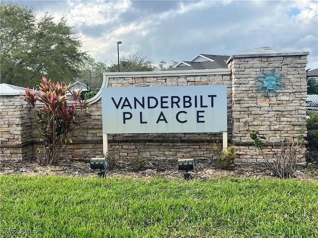 view of community / neighborhood sign