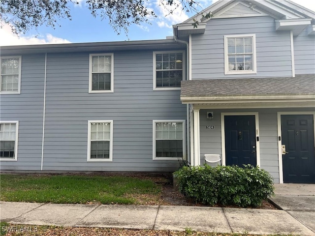 townhome / multi-family property with a shingled roof