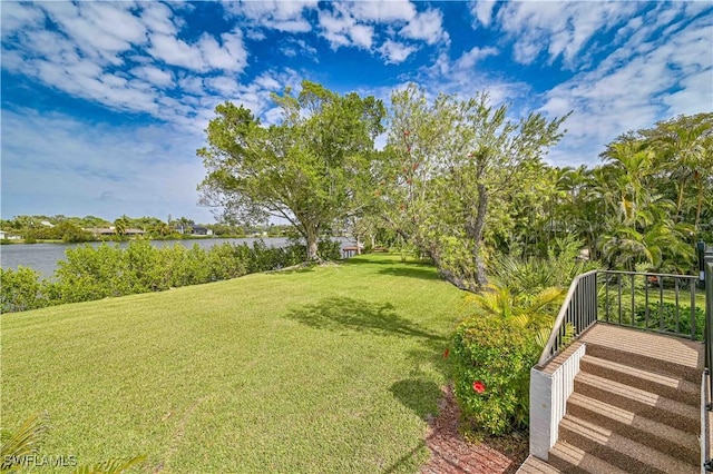 view of yard featuring a water view