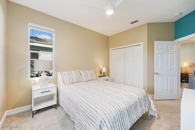 bedroom featuring visible vents, ceiling fan, baseboards, light carpet, and a closet