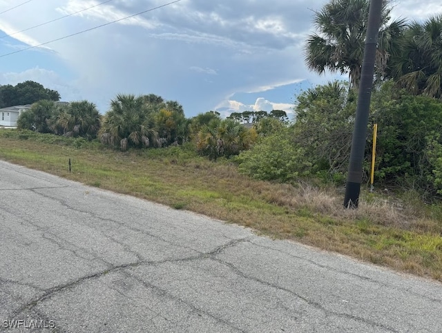 Listing photo 3 for 318 Kansas Ter, Labelle FL 33935