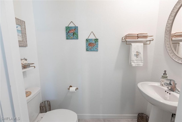14239 Oviedo Pl, Fort Myers, FL 33905 - half bath featuring toilet, baseboards, and a sink