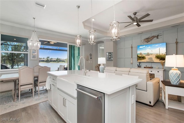 kitchen with visible vents, ornamental molding, a sink, stainless steel dishwasher, and light wood-type flooring