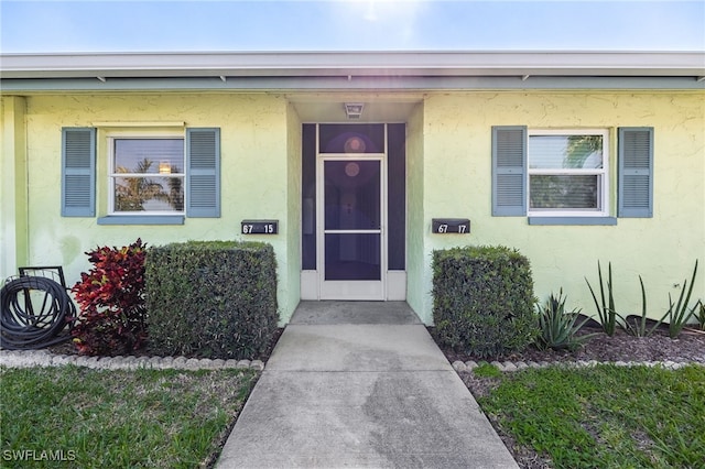 property entrance featuring stucco siding