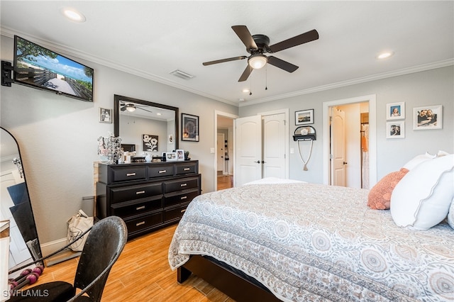 bedroom with ceiling fan, recessed lighting, visible vents, light wood-type flooring, and crown molding