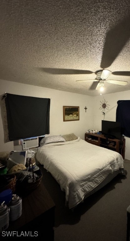 bedroom featuring a textured ceiling, carpet floors, and a ceiling fan