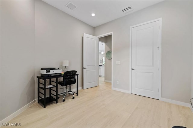 office area with visible vents, baseboards, wood finished floors, and recessed lighting