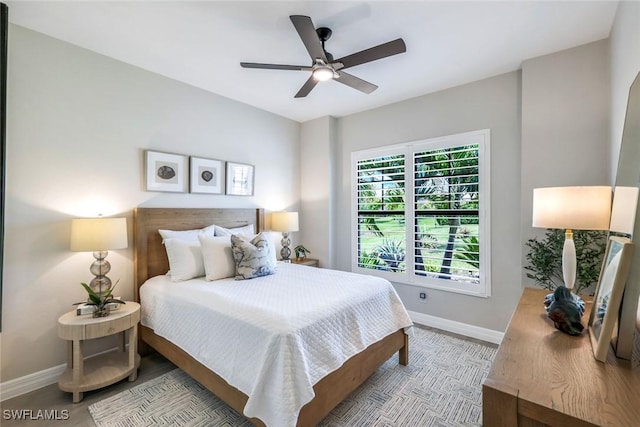 bedroom with a ceiling fan and baseboards