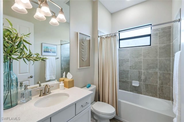 full bathroom featuring shower / tub combo with curtain, a notable chandelier, vanity, and toilet