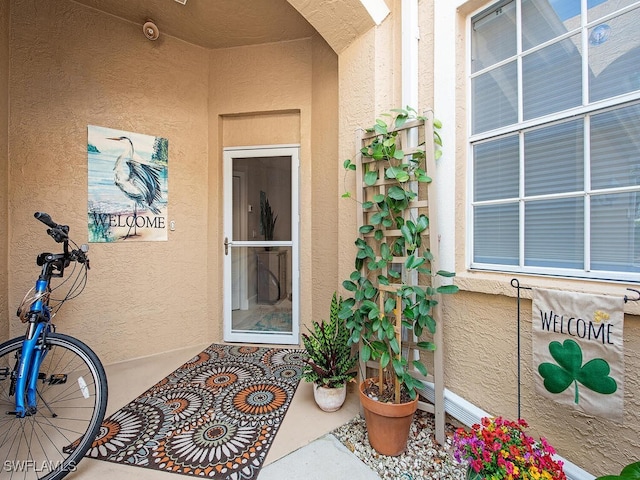 property entrance featuring stucco siding