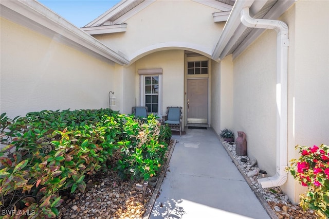 view of exterior entry with stucco siding