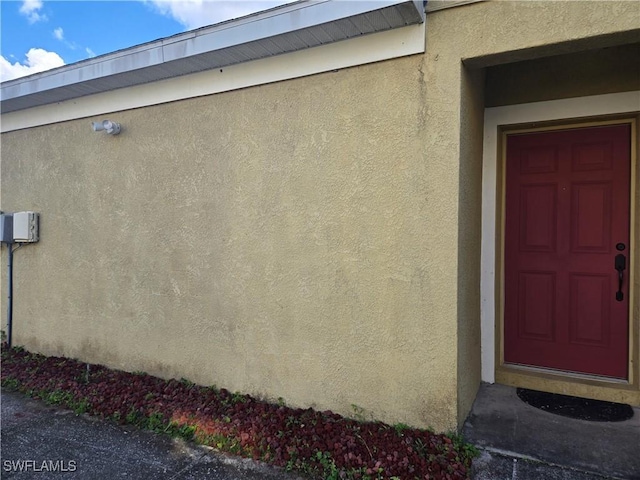 property entrance featuring stucco siding