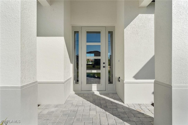 entrance to property with stucco siding