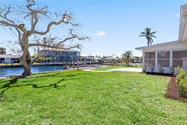 view of yard featuring a water view