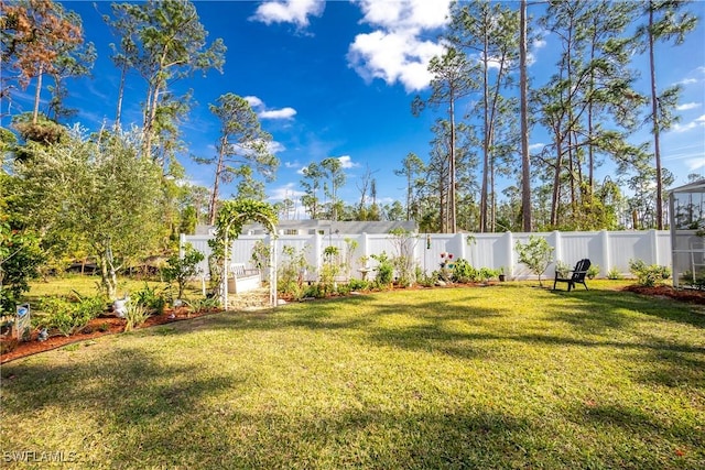 view of yard featuring a fenced backyard