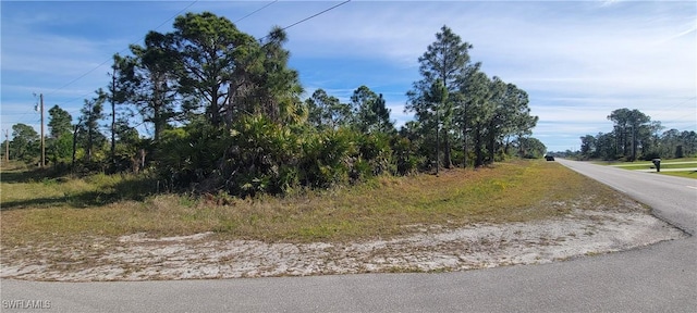 Listing photo 2 for 919 Nimitz Blvd, Lehigh Acres FL 33974