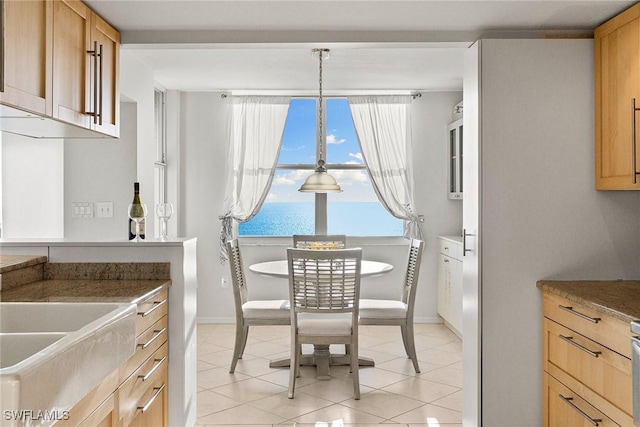 dining room featuring light tile patterned floors and baseboards