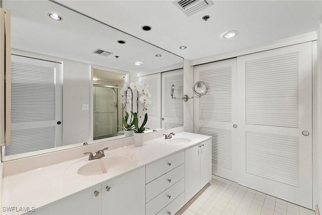 full bathroom with a sink, visible vents, and a closet