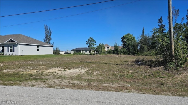 Listing photo 2 for 1721 NW 20th Ter, Cape Coral FL 33993