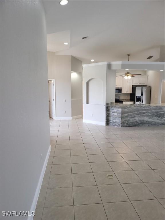 unfurnished living room featuring light tile patterned flooring, recessed lighting, visible vents, baseboards, and a ceiling fan