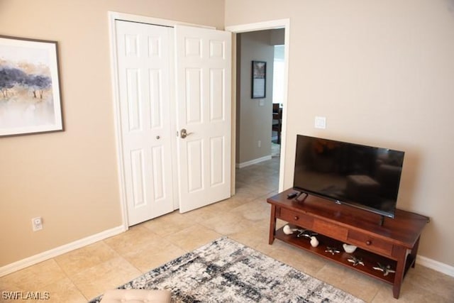 tiled living area featuring baseboards